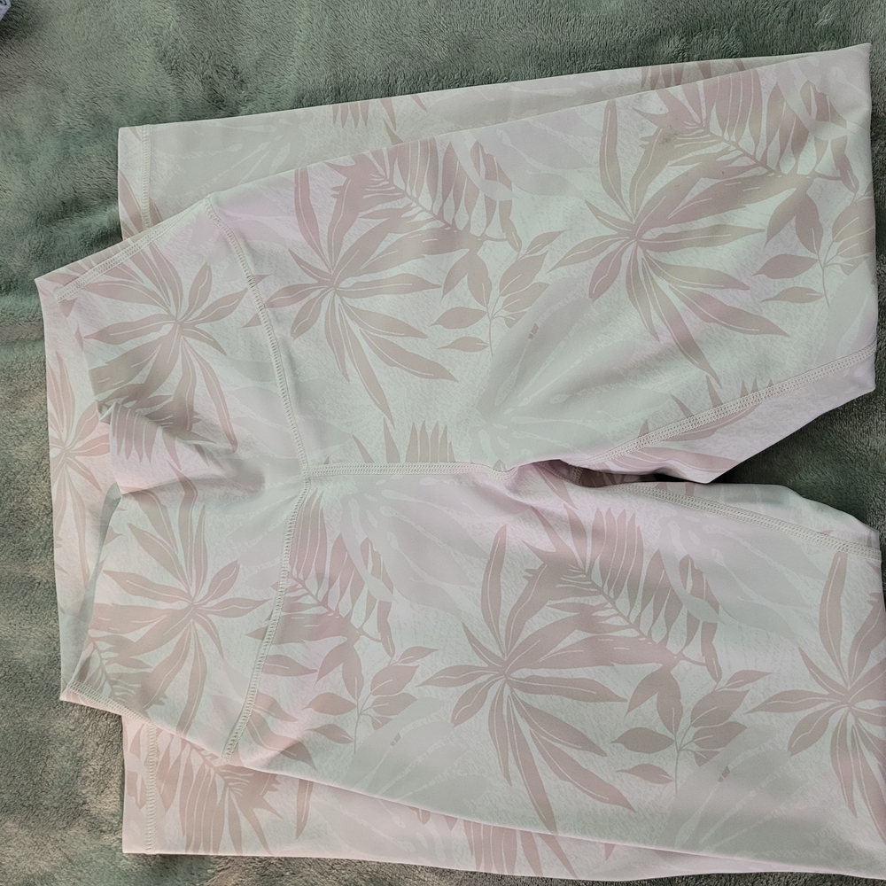 P'tula Pink and White Leaf Print Leggings